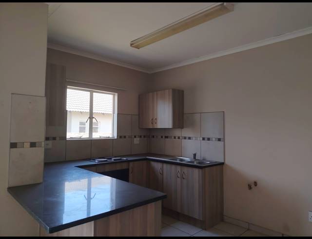 3 BEDROOM TOWNHOUSE FOR SALE IN WATERKLOOF AH